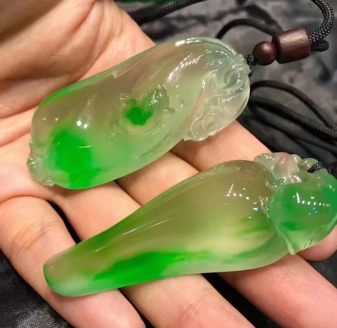 翡翠|翡翠知识篇：翡翠行业的热门品种——龙石种翡翠、金丝绿翡翠