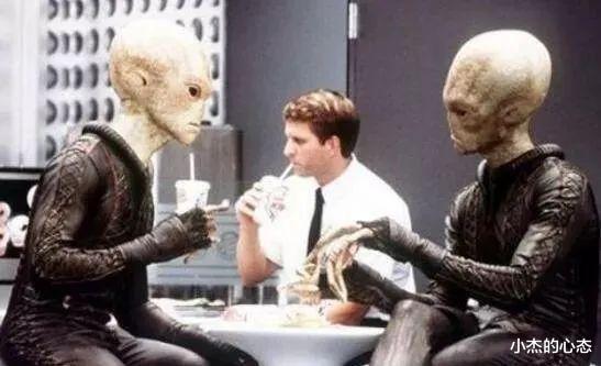 霍金认为外星人在人类中间吗,能和他们说话吗