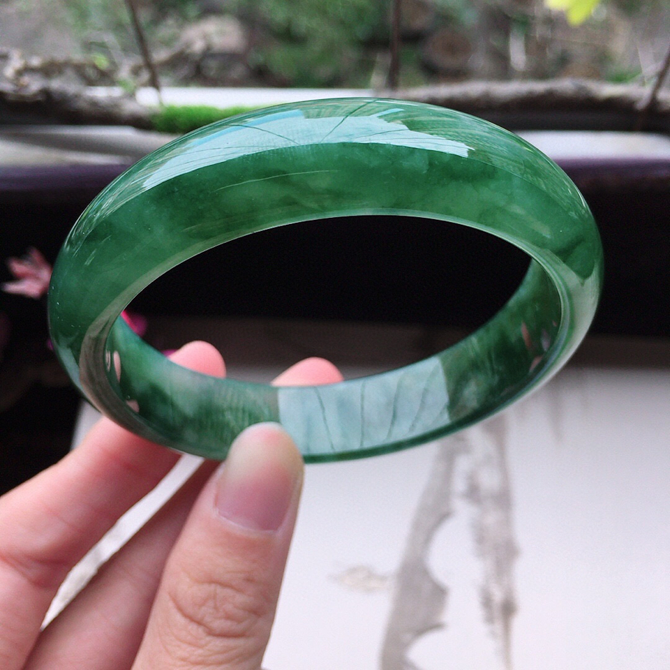 天空蓝翡翠成新晋网红，把老蓝水都比下去了，两者谁更胜一筹？