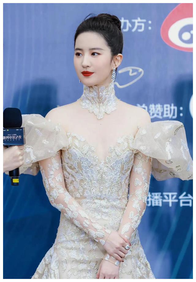 腾讯|张天爱的胸，刘亦菲的肩，朱一龙的脸，微博电影夜上的明星太真实