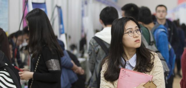 大学生|当代大学毕业生现状,工资多半只够温饱,寒窗苦读的意义何在