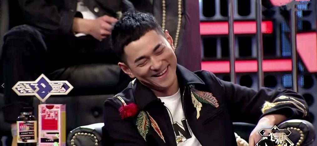 主持人|7位过气的主持有多卑微？蹭热度、接商演，有人还摆地摊卖猪肉