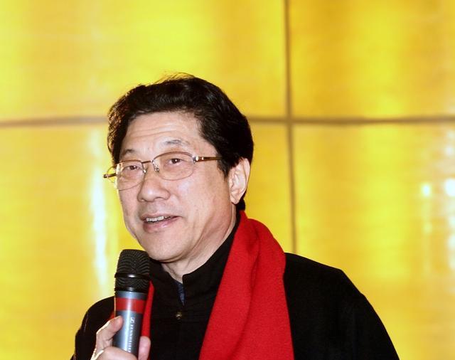 李宏烨|李宏烨蹭热度蹭出新高度,不满足说郭德纲,连侯宝林都被他盯上了