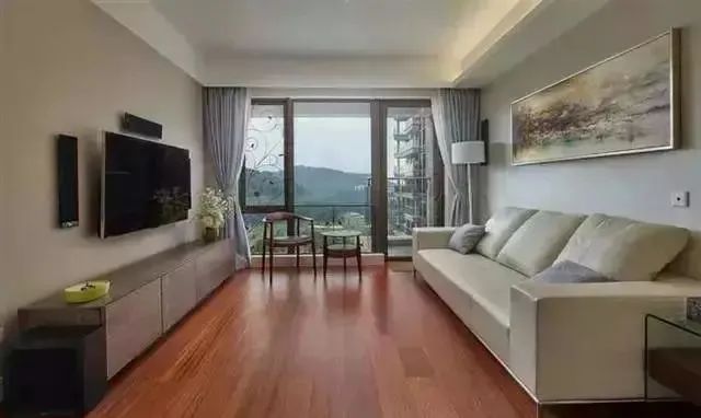 晒正在通风中的新家,130平简洁大气,最爱客厅窗外的风景!