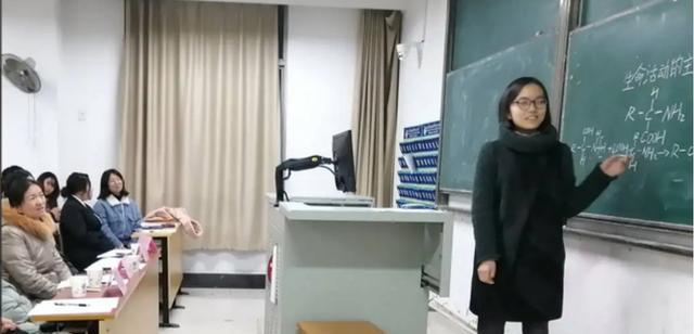 教师|高考二本分数的女生,志愿选学护理还是师范?未来差距有点大