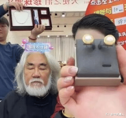 张纪中|四胎?杜星霖小腹凸起,71岁张纪中买花送妻,网友赞其宝刀未老