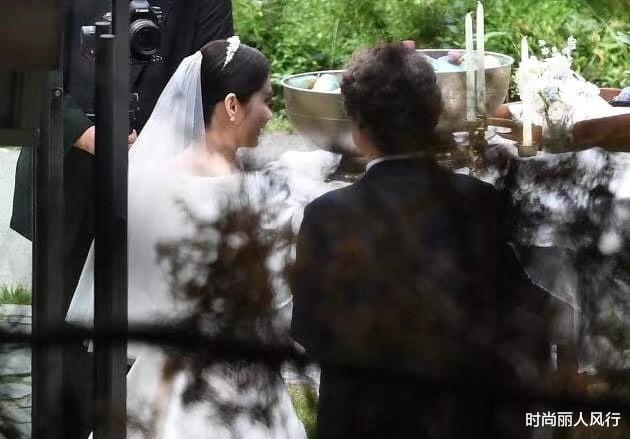 41岁张娜拉高调大婚！小6岁老公被打码太神秘，她穿婚纱脸像整容