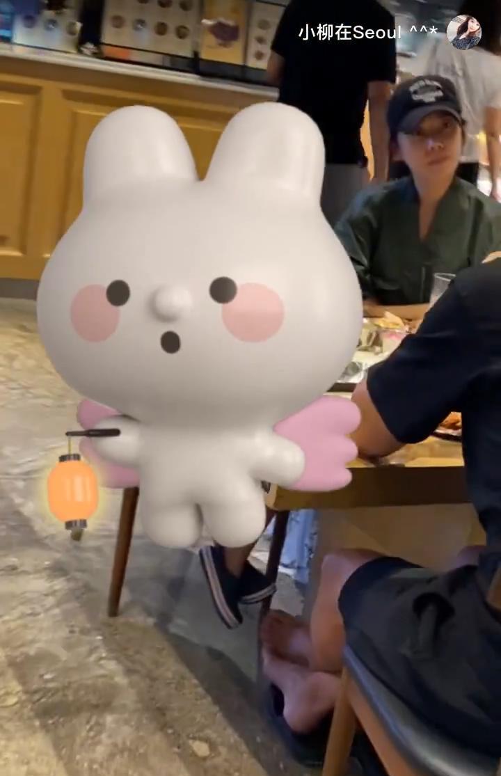 秋瓷炫|秋瓷炫于晓光带四岁儿子用餐,网友拍到女方表情严肃指夫妻俩吵架