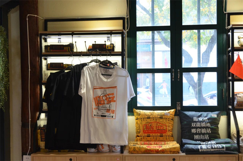 火车|坐上火车游红河，还有这些东西可以带回家！