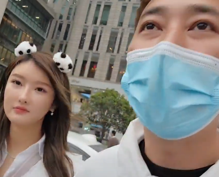 周思涵|钱小佳与周思涵官宣恋情后，被扒初次相遇录播，镜头前cp感十足