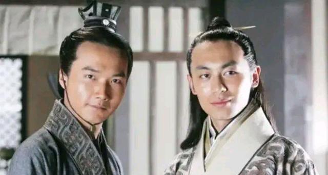 朱亚文|穿上西装的朱亚文妥妥的型男,可一穿上古装立刻就变“灾难现场”