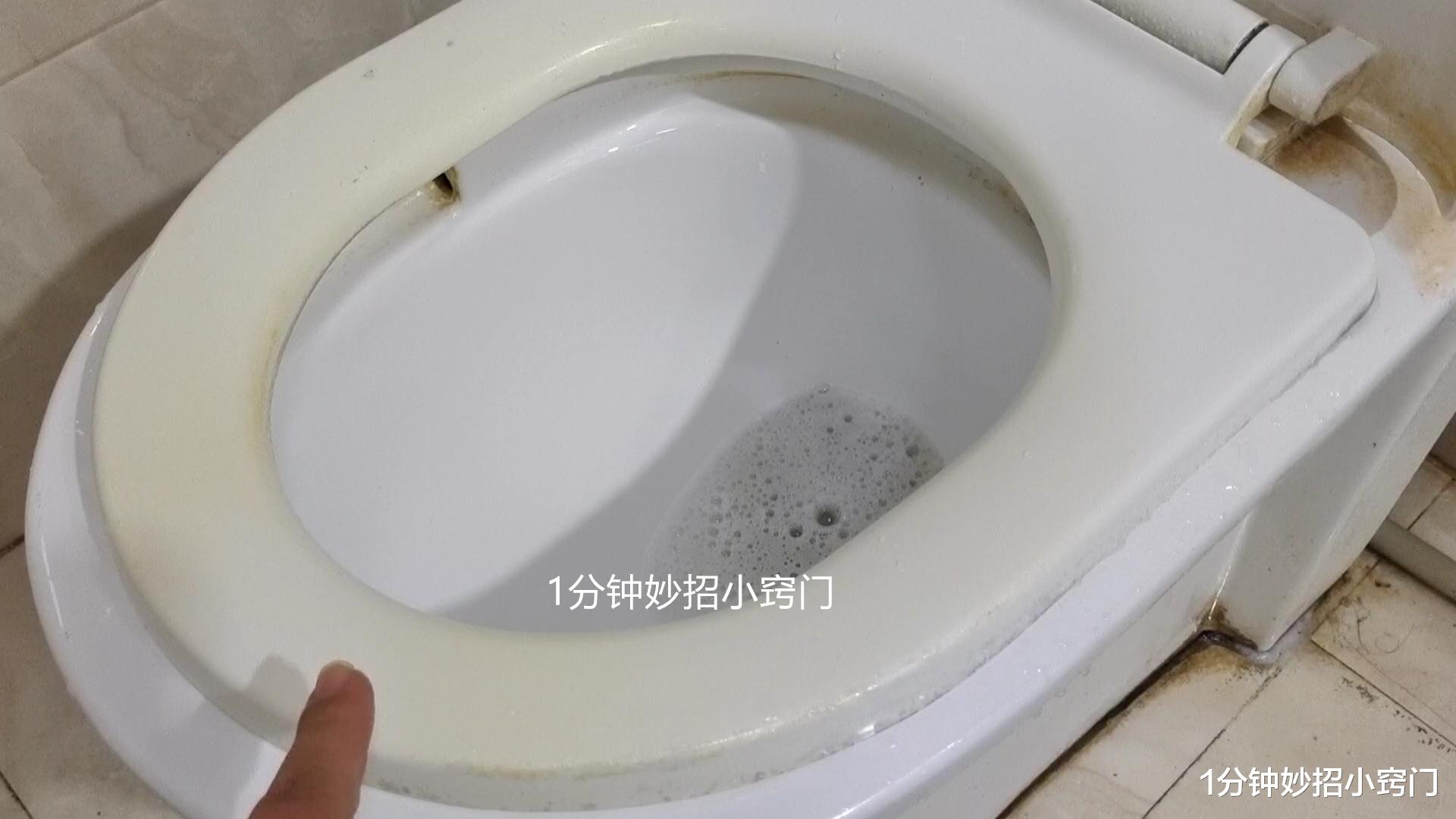 马桶里撒一把,不管多脏多厚的黄渍,一冲就干净,省钱又方便