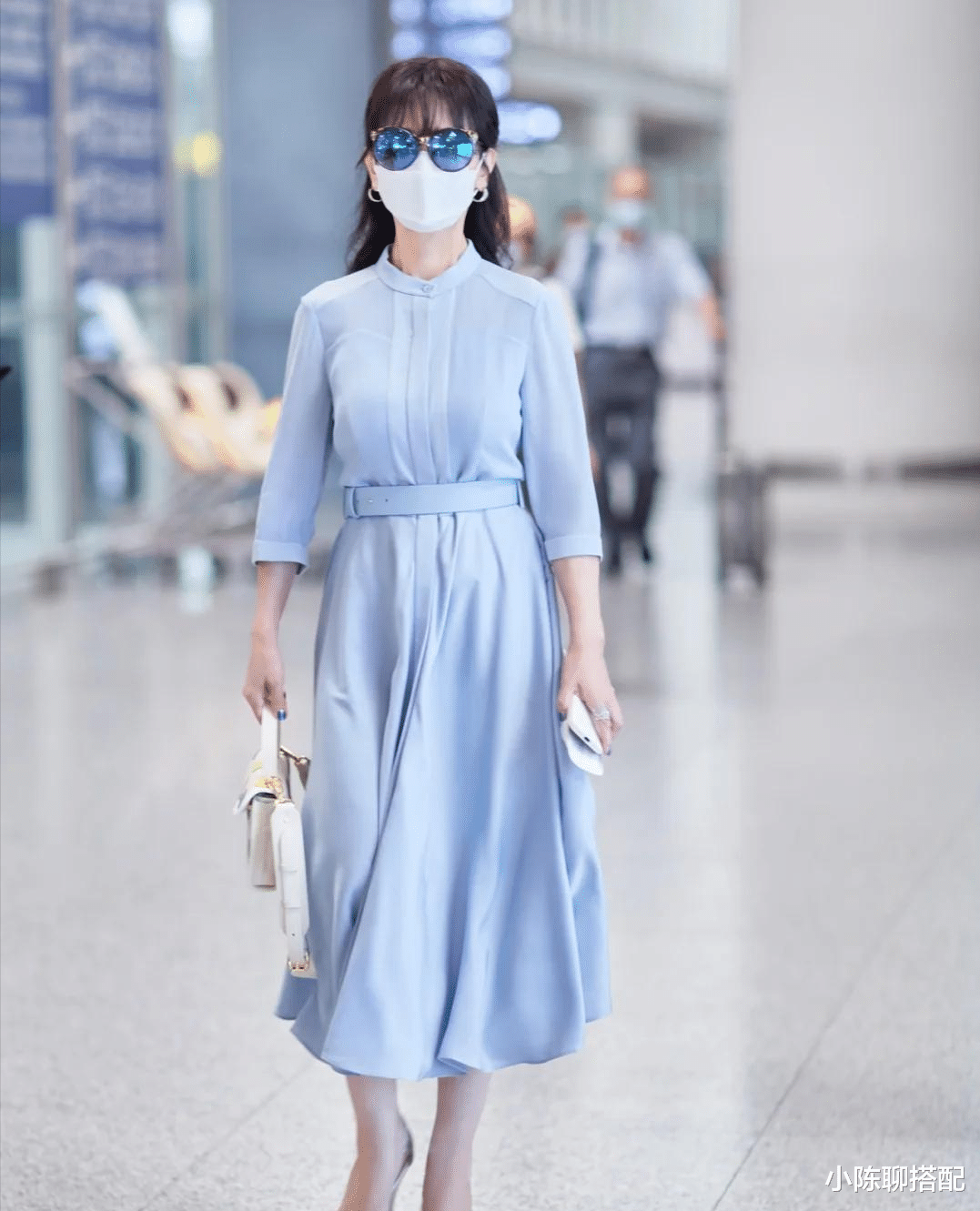 穿衣搭配 一个女人慢慢变老的特征：越穿越花的衣服，越剪越短的头发