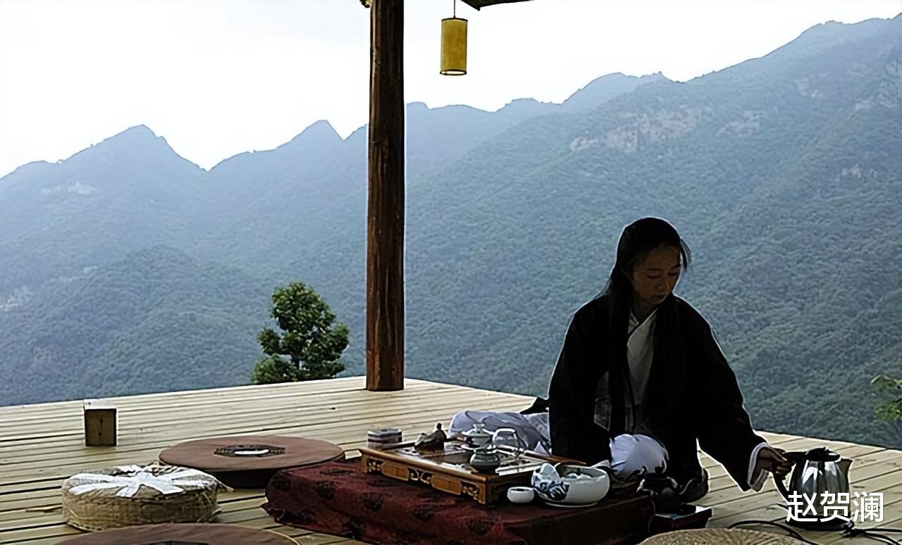 男子隐居深山11年,娶了美女徒弟生了两娃,弟子:师妹成了师娘