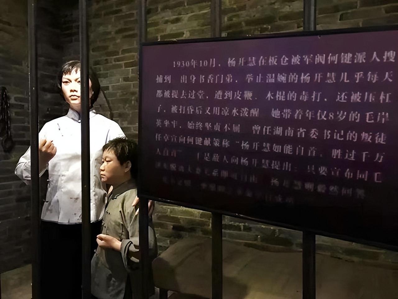 63年毛岸青携邵华回中南海，主席沉默良久，缓缓在纸上写了四个字