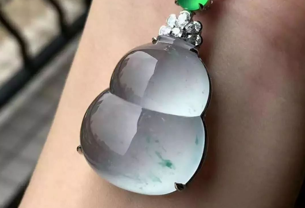 翡翠|翡翠珠宝款式有很多,有人却钟爱翡翠葫芦,它的价值为啥这么高?