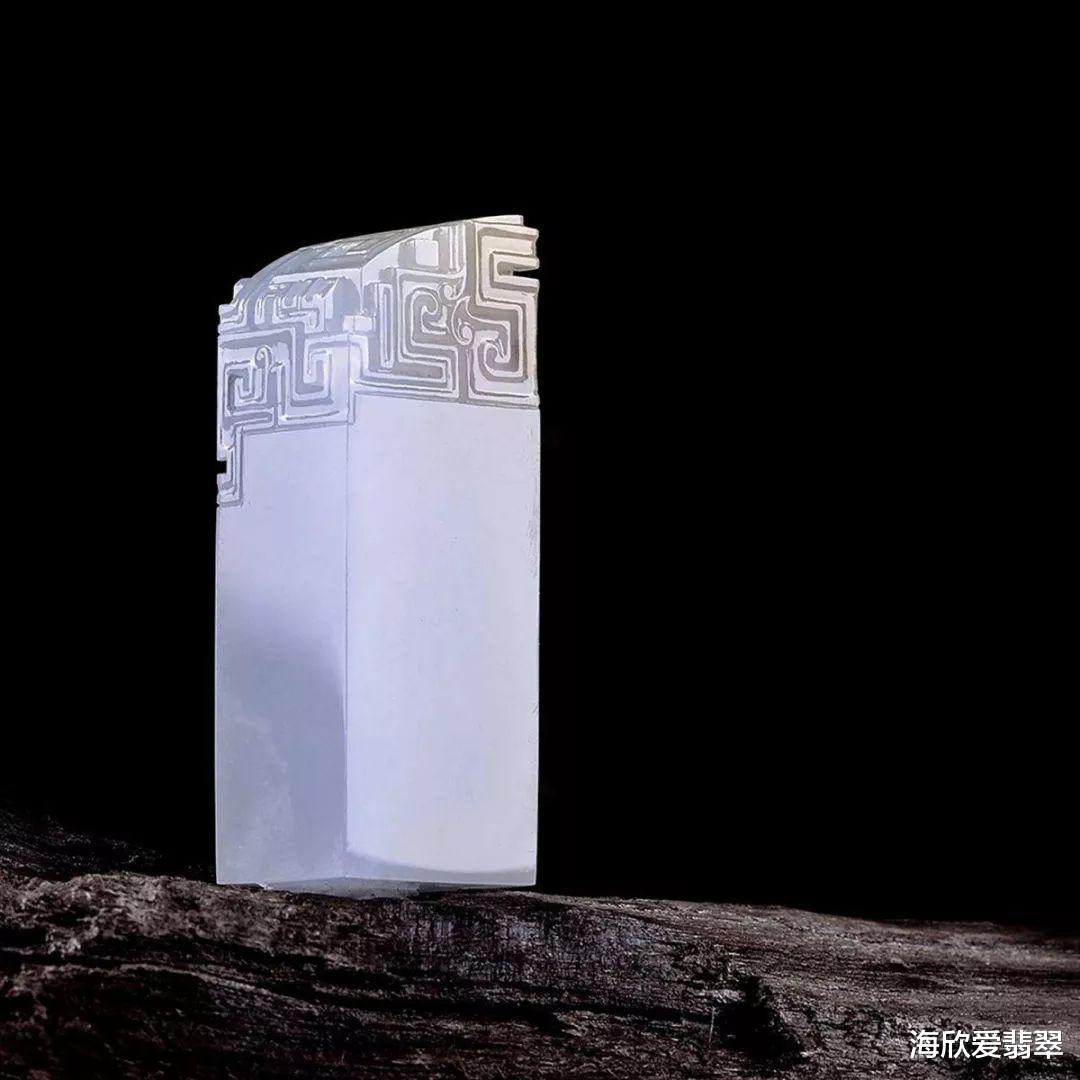 和田玉籽料|为什么现在越来越多人喜欢收藏翡翠印章?