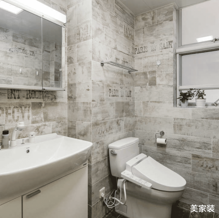 原木风的家居空间，简约大方，给孩子一个无忧无虑的童年