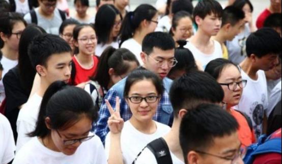 高校|百强大学排名重新“洗牌”，清北位置不容撼动，浙大排名不尽人意