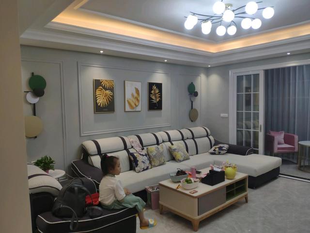 新家终于入住了，就连周末都不想出去了，亲朋好友来做客都说好看