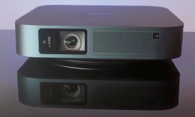 评测|极米Z6X Pro开箱评测!厚度5厘米轻薄小巧