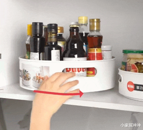 建议大家：灶台别摆瓶瓶罐罐了，学年轻人的做法，干净整洁不占地