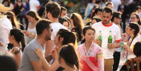 离职|大批留学生回国坐冷板凳，洋学历不吃香了？家长表示：难以接受