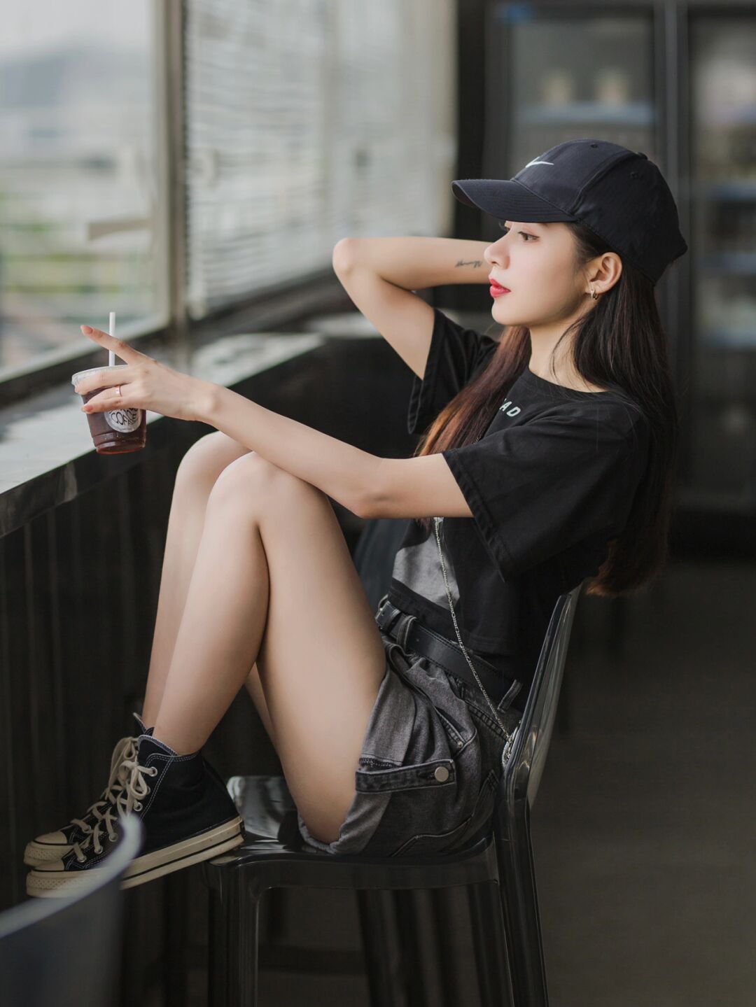 最近火了一种穿法,叫“短袖+牛仔裤”,高级时髦,少女感爆棚!