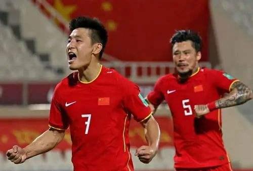 国足|国足输阿曼后上演寒心一幕，张琳梵落泪，球迷骂声一片