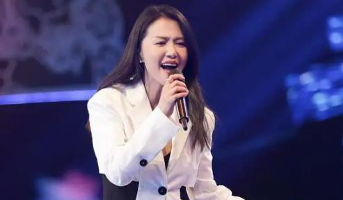 谭维维|谭维维：输给不识五线谱的尚雯婕，专门写歌嘲讽，如今成摇滚女王