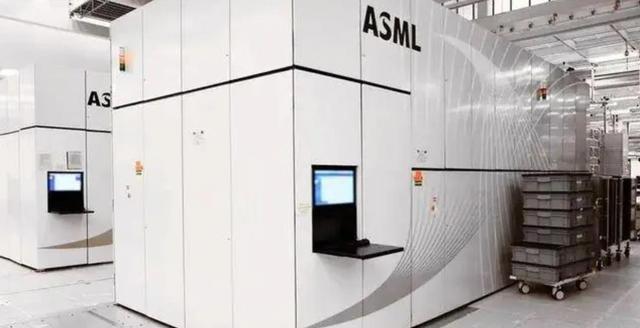 光刻机|78台光刻机和1500人,ASML开始变了