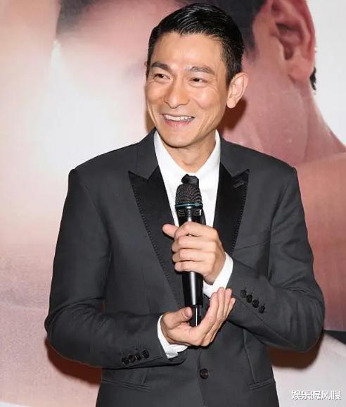 刘德华|60岁刘德华穿名牌跳舞拍视频，肌肉紧实状态佳，一件外套近2万