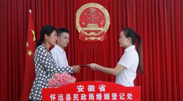 “非夫妻”入住酒店,如果只登记1人信息,被查到会有什么后果?