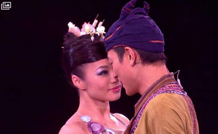 刘德华|她16岁就为刘德华伴舞，被粉丝叫嫂子，苦等25年未果，如今单身惹人怜