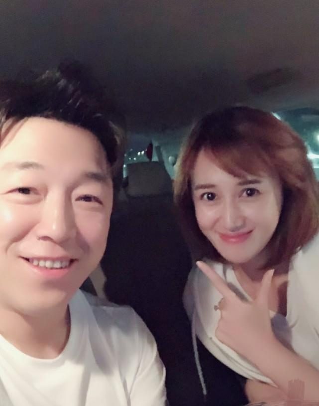 黄渤|沙宝亮牵手戴笑盈回酒店疑出轨，女方已有儿女，和黄渤关系不简单