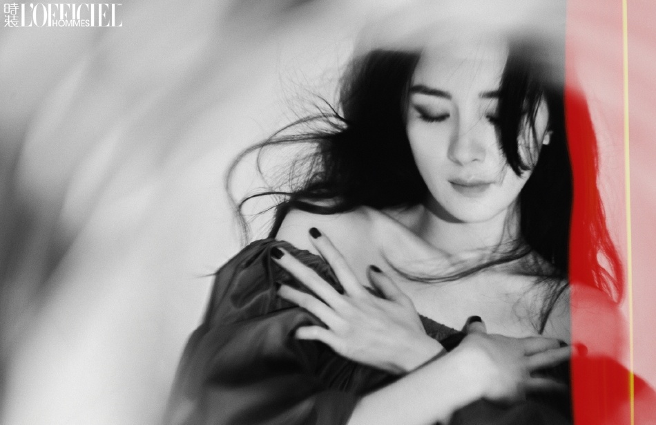 迪丽热巴|杨幂油画风大片释出 眼眸凌厉故事感十足