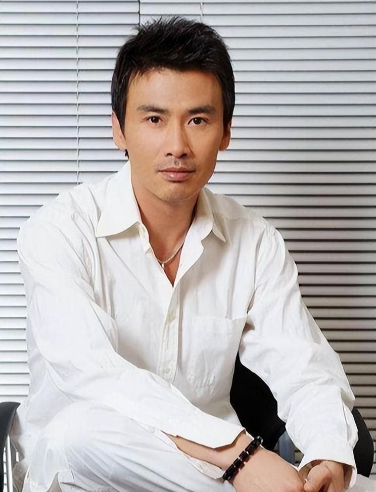 柳云龙|北影双满分学霸柳云龙:经商成功后重回娱乐圈,优秀丈夫模版