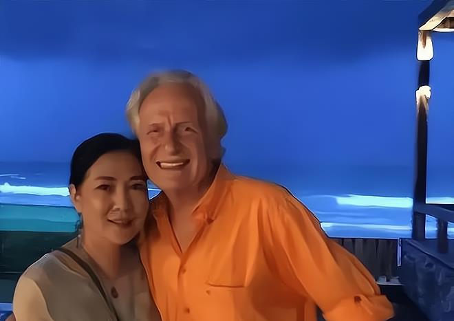 沈丹萍|沈丹萍把“离婚”挂在嘴边，脾气暴躁，却被外籍老公当“女儿”宠