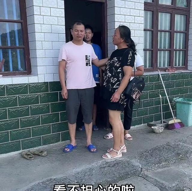 湖南:弟弟儿子车祸,婆婆找儿媳借两万还债,还没开口就泣不成声