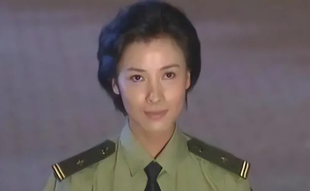 任长霞|“穿着暴露”就别演女警,这5位女星告诉你,教养是刻在骨子里的