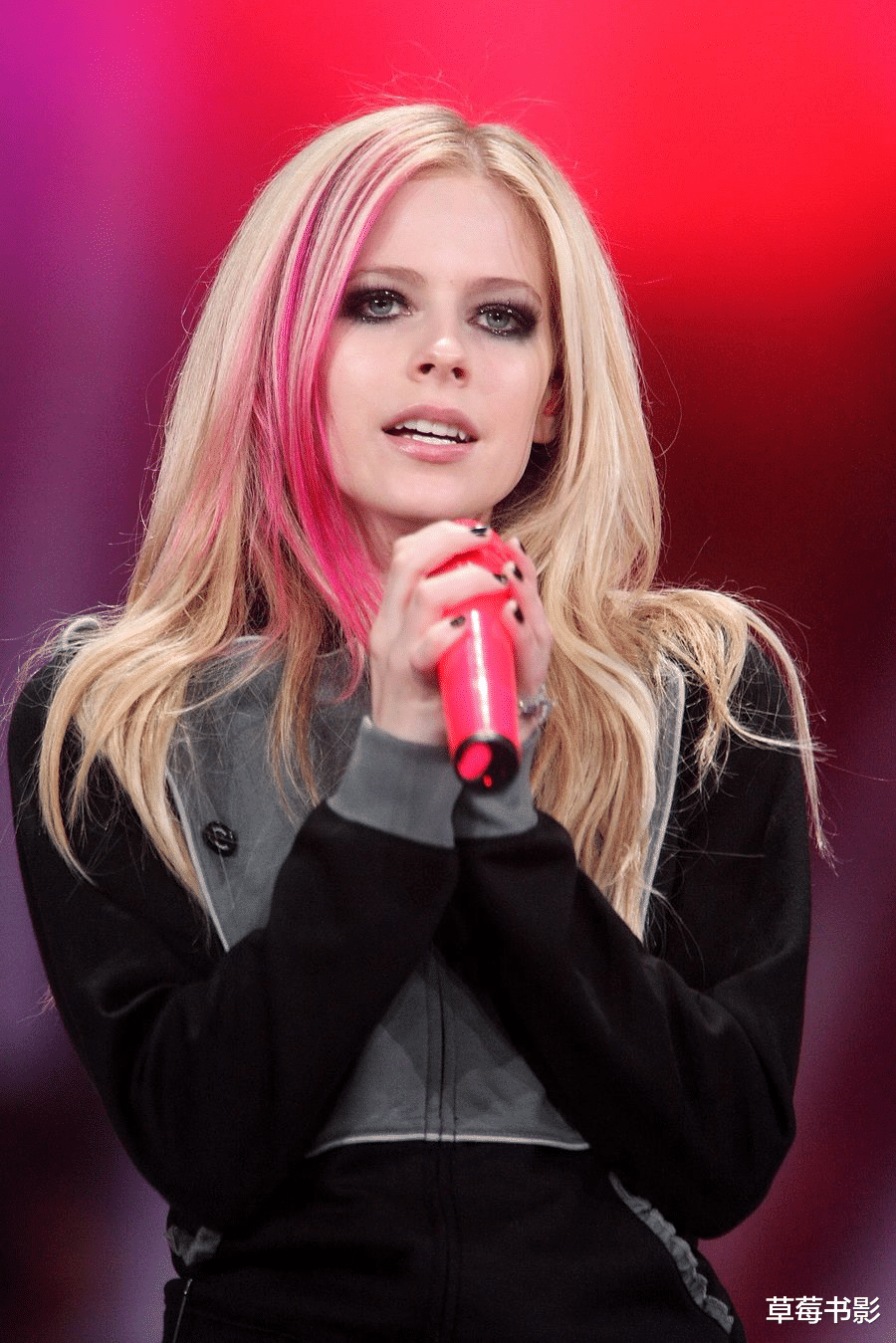 艾薇儿|20岁红遍全球，巅峰时期突然隐退！如今她回归，娱乐圈谁也挡不住