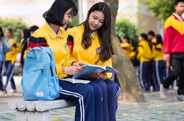 职业教育|职业教育与普通教育等同,能否普职分流?家长说:除非取消中考