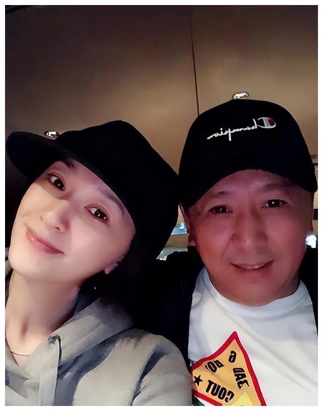 李小冉|李小冉情史:从小就是美人胚子,却为混娱乐圈付出了代价