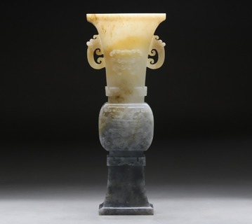 |回流 舊藏和田玉青花籽料“螭龙兽面纹方觚”.