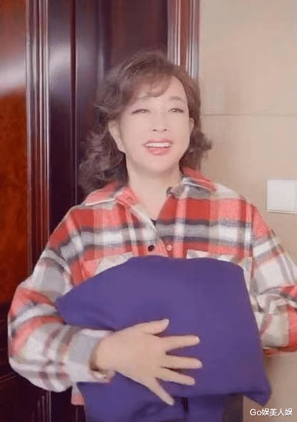 靳东|离不开精修图的6位“不老女神”：赵雅芝状态差，温碧霞脸部僵硬