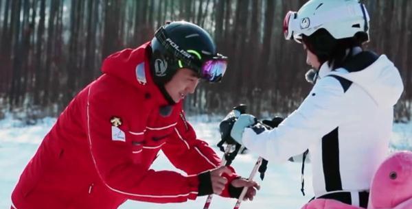 张嘉倪|“空壳贵妇”张嘉倪：700万别墅一口气买三套，被王思聪尊为嫂子