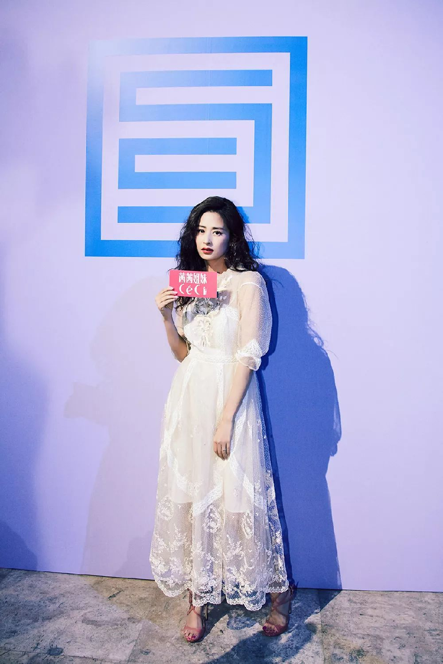 西施|和颖儿同框真看出林心如老了，奔五年纪全靠妆容撑，但气场挺足的