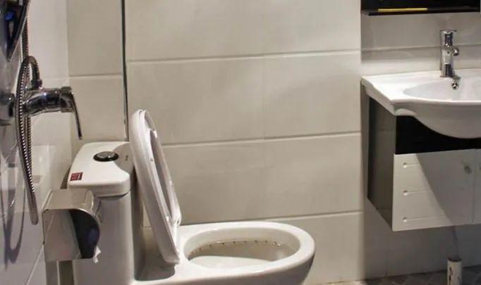 卫生间不用时,门是打开还是关着好?你做错了吗……