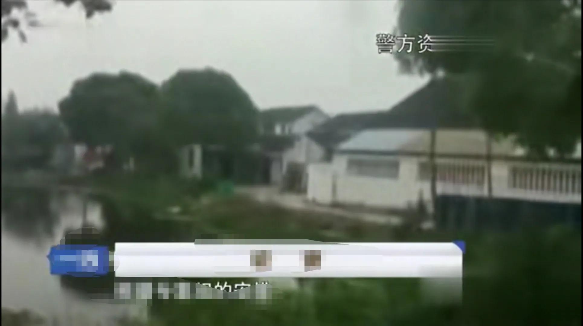 包工头出轨艳妇,被儿子提刀追砍,网友:自作自受