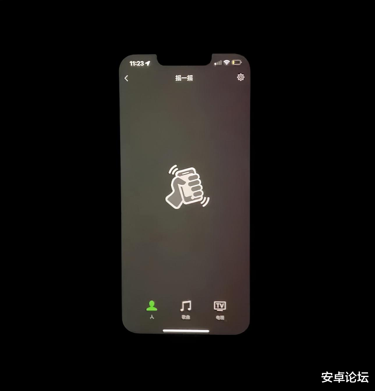 离谱，iPhone 13 现重大粉屏 BUG